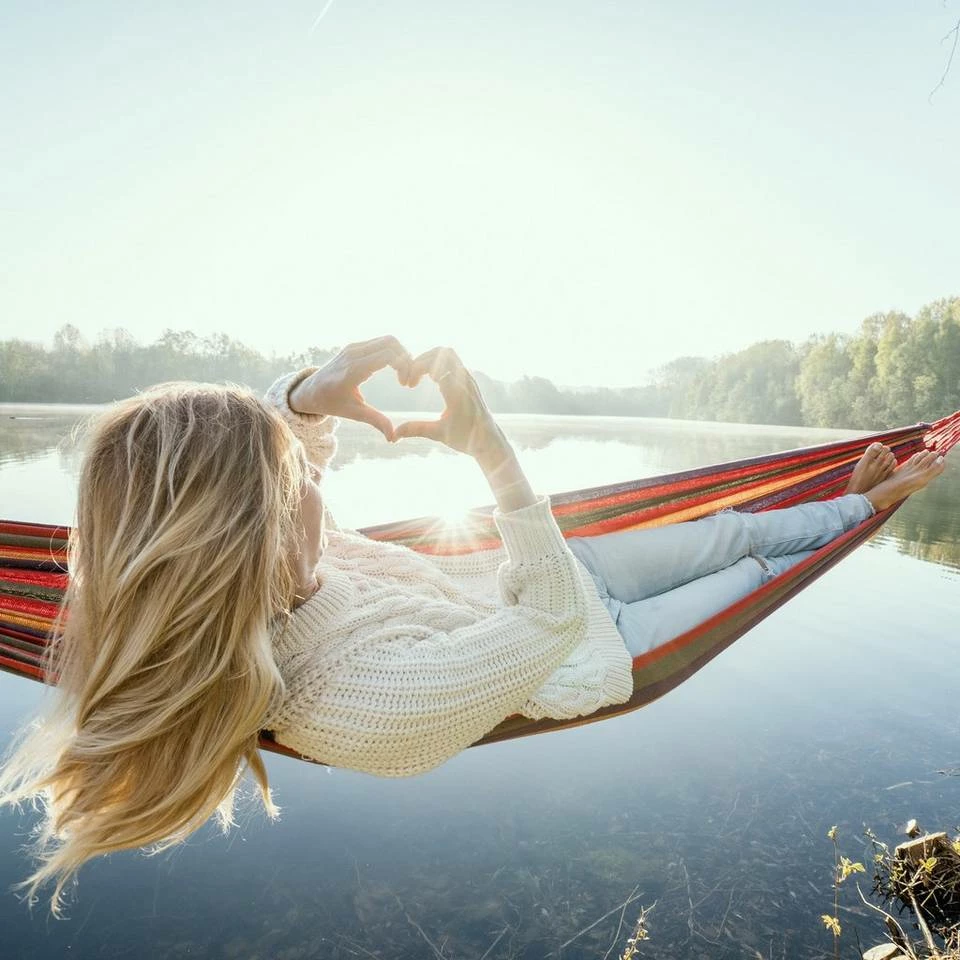 relaxdays Hängematte »Hängematte XXL Baumwolle«, Türkis Dunkelblau Grün, Gelb Lila Rot, Weiß Grau, Weiß Braun Grau – Bild 6