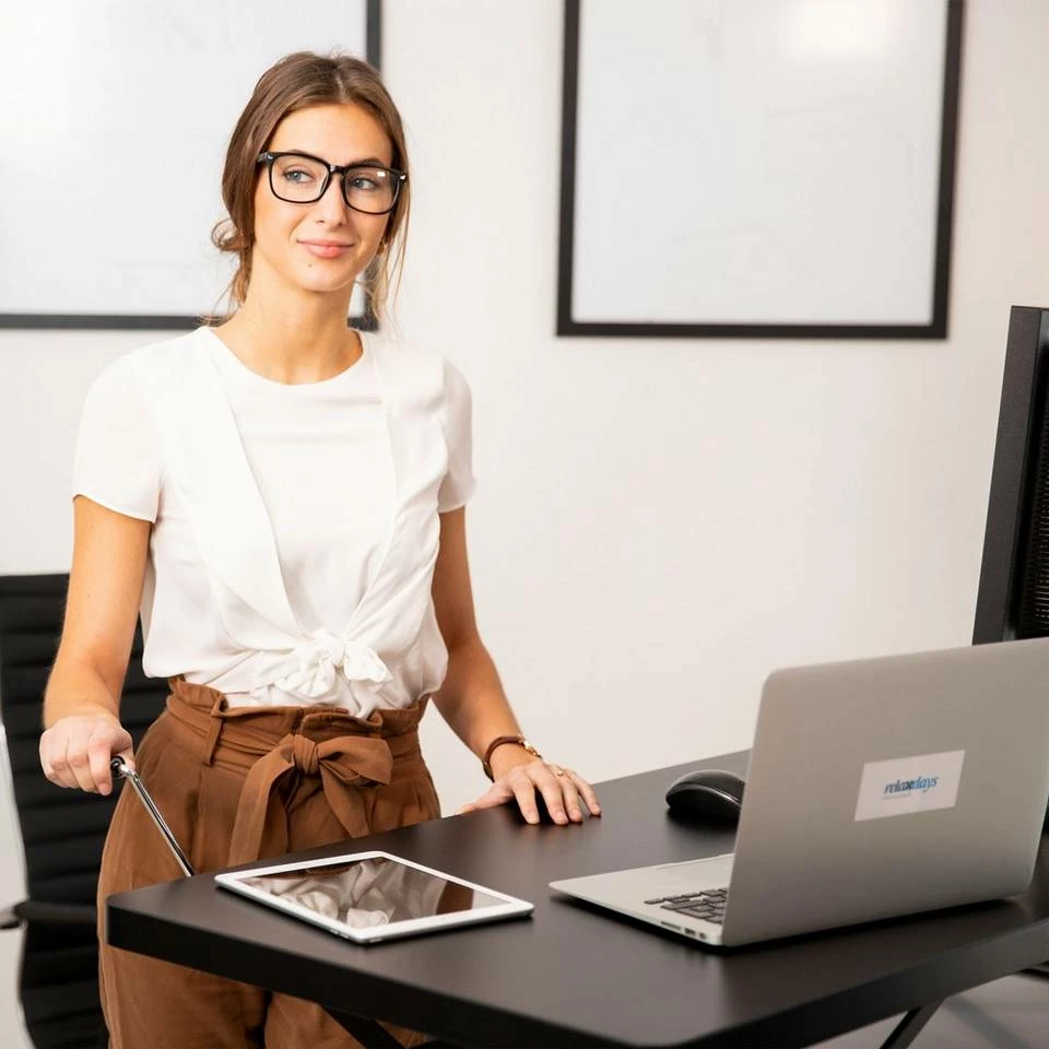 relaxdays Schreibtischaufsatz »Sitz-Steh-Schreibtisch«, Rotbraun Schwarz, Dunkelrot Schwarz, Creme Schwarz – Bild 5