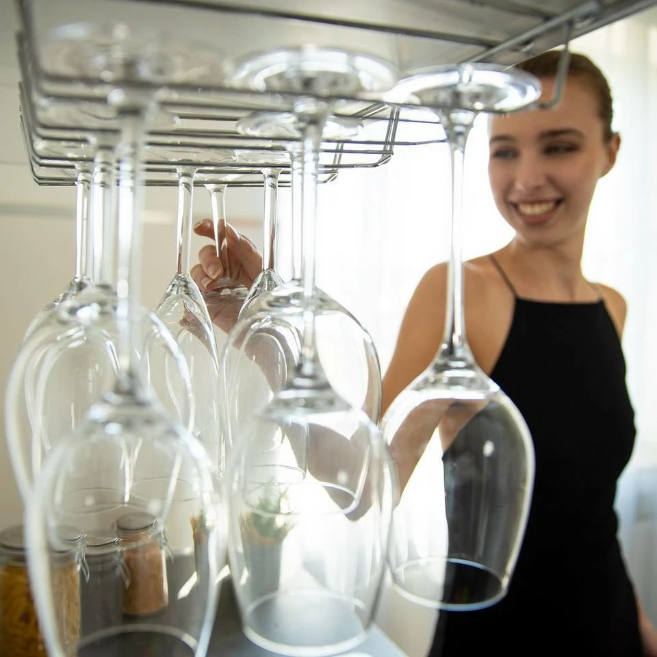 relaxdays Gläserhalter »4 x Weinglashalter Schrankeinsatz« – Bild 2